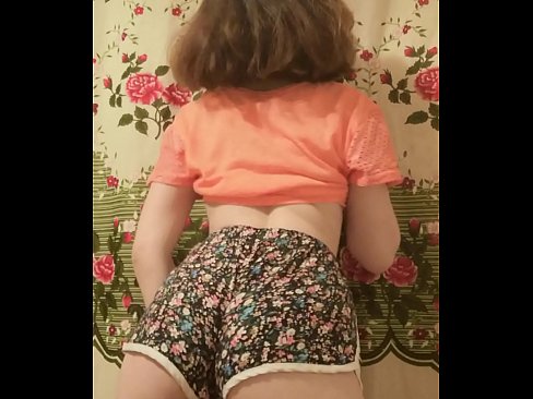 ❤️ Seksi enom bayek stripping mati dheweke kathok cendhak ing kamera Porno ing kita ☑