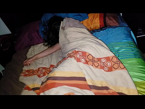 ❤️ Anak tiri berating ibu tiriné enom nalika dheweke turu. Porno ing kita ☑